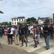 Protesterenden uiten frustraties tijdens demonstratie
