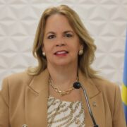 Cueste loke cueste Gobierno di Aruba ta insisti pa paga empleadonan publico bek nan 5% e fin di luna aki