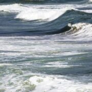 Manejo de Emergencias decidirá esta tarde si continuará búsqueda de joven arrastrado en playa de Arecibo