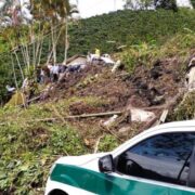 Un deslizamiento de tierra sepulta una escuela en el departamento colombiano de Antioquia y hay menores atrapados