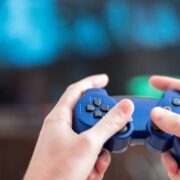 Un estudio sugiere que los jugadores de videojuegos desarrollan una mayor actividad cerebral y habilidad para tomar decisiones