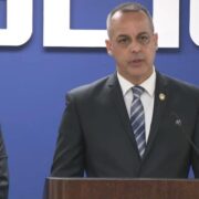 Justicia presenta cargos contra agente por falsificación de pruebas de COVID-19