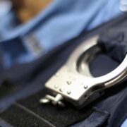 Intervención culmina en balacera, persecución, arresto y accidente en dirección de Carolina hacia San Juan