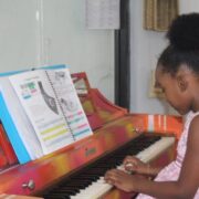 Hymne ? la joie avec les enfants de Th?o piano au camp d’?t?