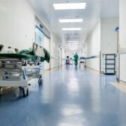 “Hay que bajarle al ego”, advierte médico internista al gobernador
