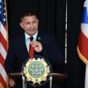 Presentan legislación para incorporar en el currículo de Educación Física la vida, obra y legado de Roberto Clemente