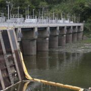 Turbidez de escombros y falta de energía son factores principales que han afectado servicio de agua