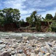 Grosse casse sur la canalisation principale d’eau potable à Capesterre