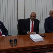 Ramdin en Tjong-Ahin nemen waar op Financiën en Planning