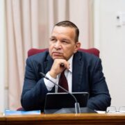 Caso Avestruz di Benny Sevinger ta inicia e siman aki