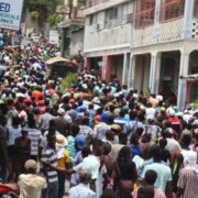 Des milliers de J?r?miens d?filent contre la chert? de la vie