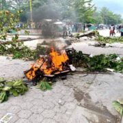Pillages et manifestations continuent en province