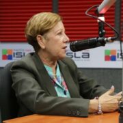 Familia pierde su techo a causa del huracán Fiona en Loíza