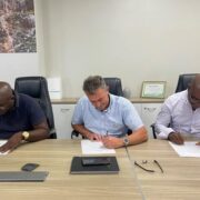 Rosebel stopt US$ 100.000 in landbouwproject Brokopondo