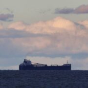 Anticipan llegarán a Puerto Rico dos barcazas más con diesel