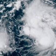 El huracán Earl se acerca a la costa este de EE.UU.