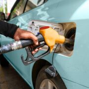 Detallistas de Gasolina levantan bandera ante falta de combustible y personal para distribuirlo