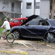 Ciclón tropical Ian se degrada a tormenta, pero podría reintensificarse a huracán