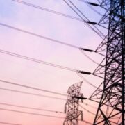 Exdirector de Energía Eléctrica pide se reclute personal para reparar sistema energético del país