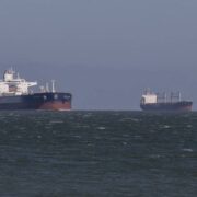 Corre el reloj para decidir por descargue de diésel de barco extranjero