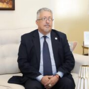 Stan Dabian a confirma cu e ta bayendo cu VUT for di Departamento di Cultura Aruba