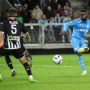 Marseille douche Angers et prend provisoirement la tête de la L1